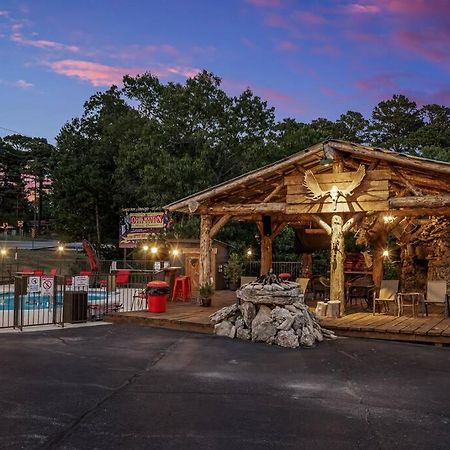 Stonegate Lodge King Bed Wifi 50In Roku Tv Salt Water Pool Room #102 Eureka Springs Buitenkant foto