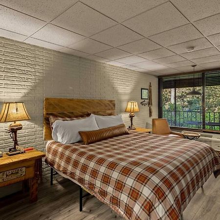 Stonegate Lodge King Bed Wifi 50In Roku Tv Salt Water Pool Room #102 Eureka Springs Buitenkant foto