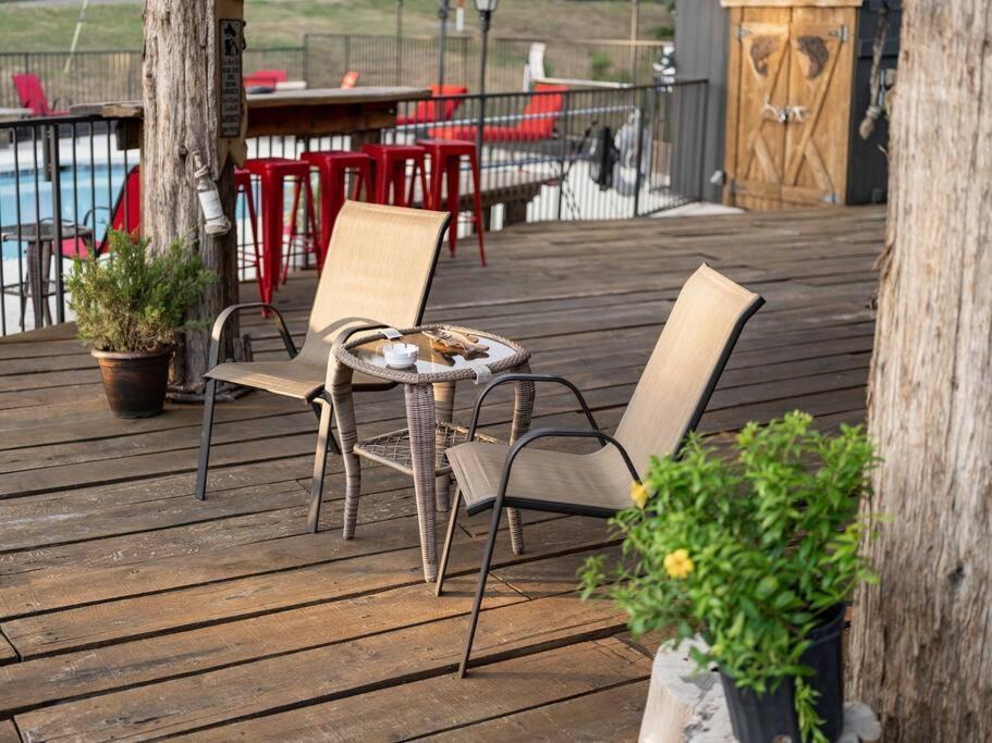Stonegate Lodge King Bed Wifi 50In Roku Tv Salt Water Pool Room #102 Eureka Springs Buitenkant foto