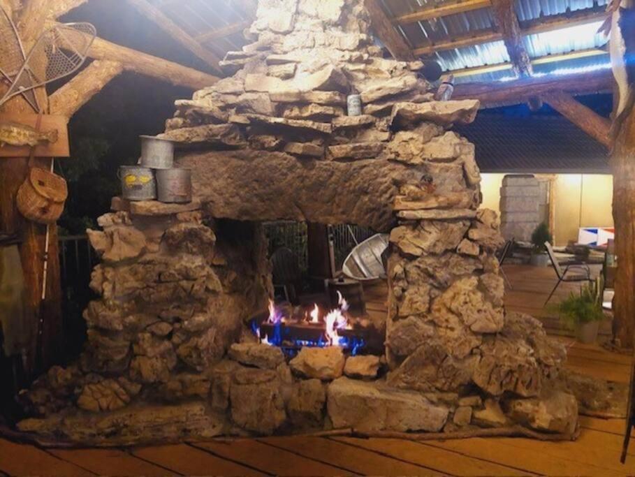 Stonegate Lodge King Bed Wifi 50In Roku Tv Salt Water Pool Room #102 Eureka Springs Buitenkant foto