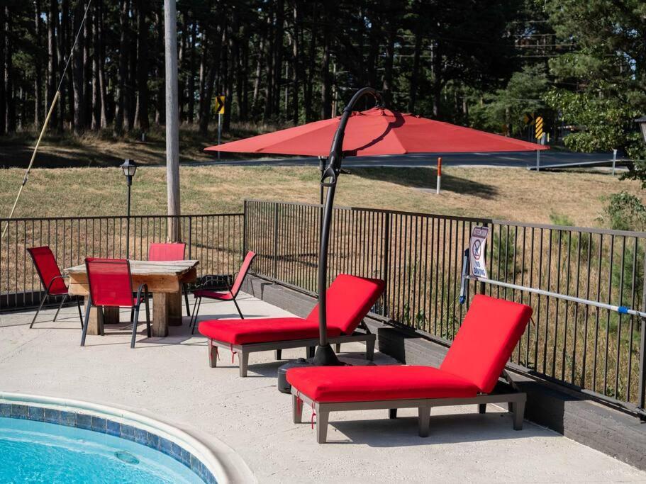 Stonegate Lodge King Bed Wifi 50In Roku Tv Salt Water Pool Room #102 Eureka Springs Buitenkant foto