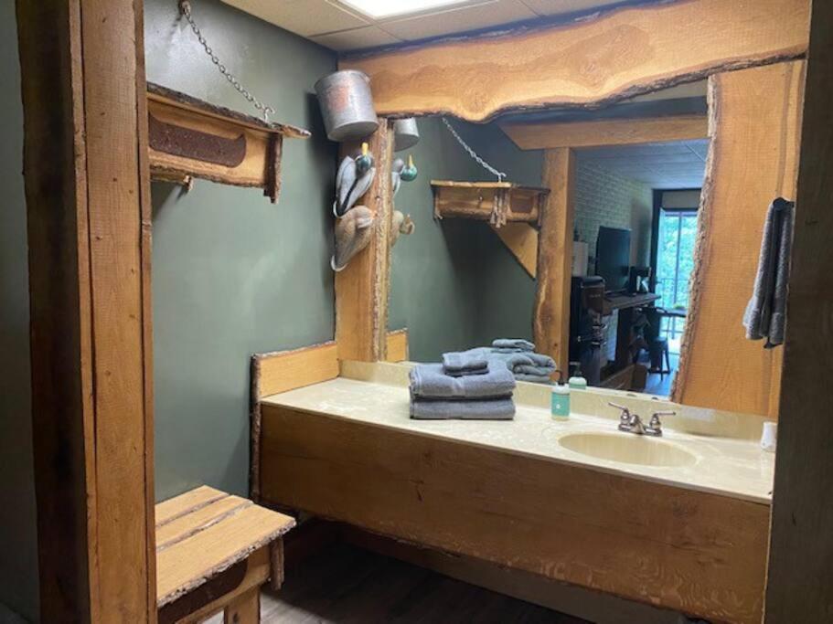 Stonegate Lodge King Bed Wifi 50In Roku Tv Salt Water Pool Room #102 Eureka Springs Buitenkant foto