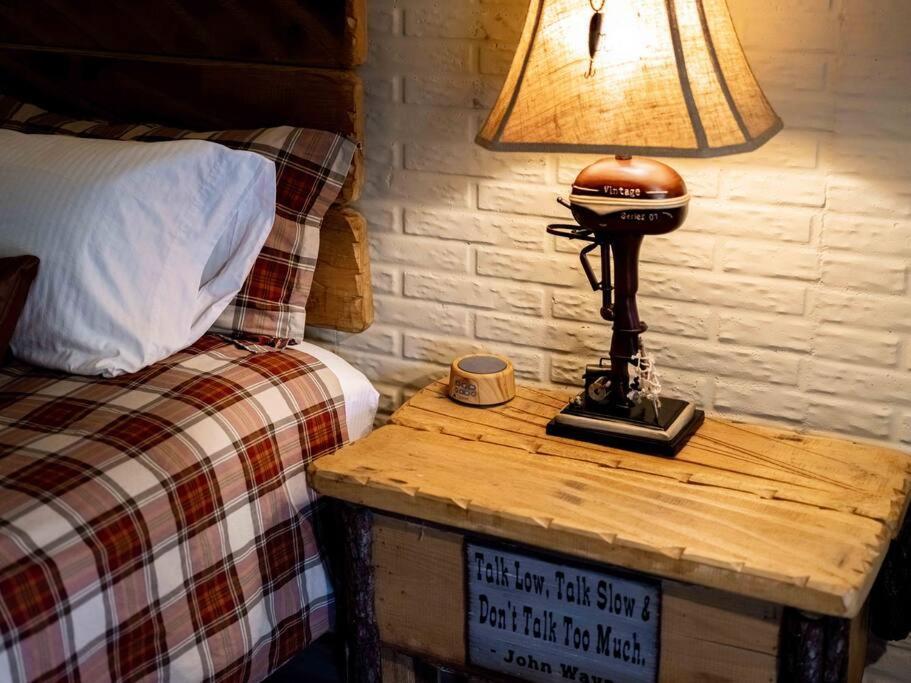 Stonegate Lodge King Bed Wifi 50In Roku Tv Salt Water Pool Room #102 Eureka Springs Buitenkant foto