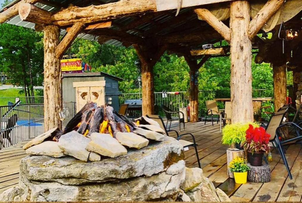 Stonegate Lodge King Bed Wifi 50In Roku Tv Salt Water Pool Room #102 Eureka Springs Buitenkant foto