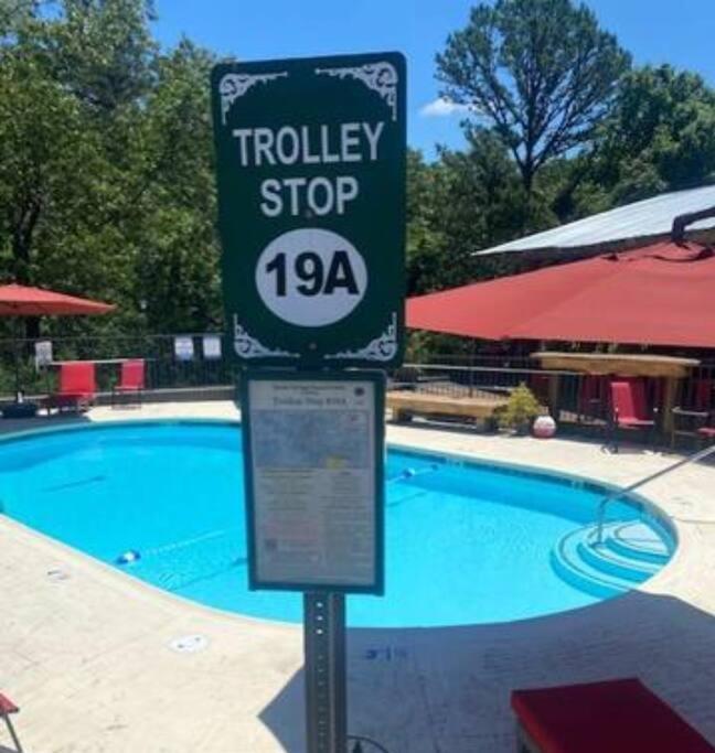 Stonegate Lodge King Bed Wifi 50In Roku Tv Salt Water Pool Room #102 Eureka Springs Buitenkant foto
