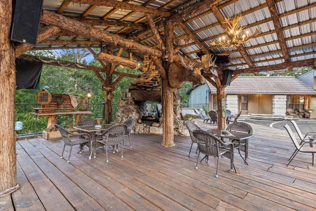 Stonegate Lodge King Bed Wifi 50In Roku Tv Salt Water Pool Room #102 Eureka Springs Buitenkant foto